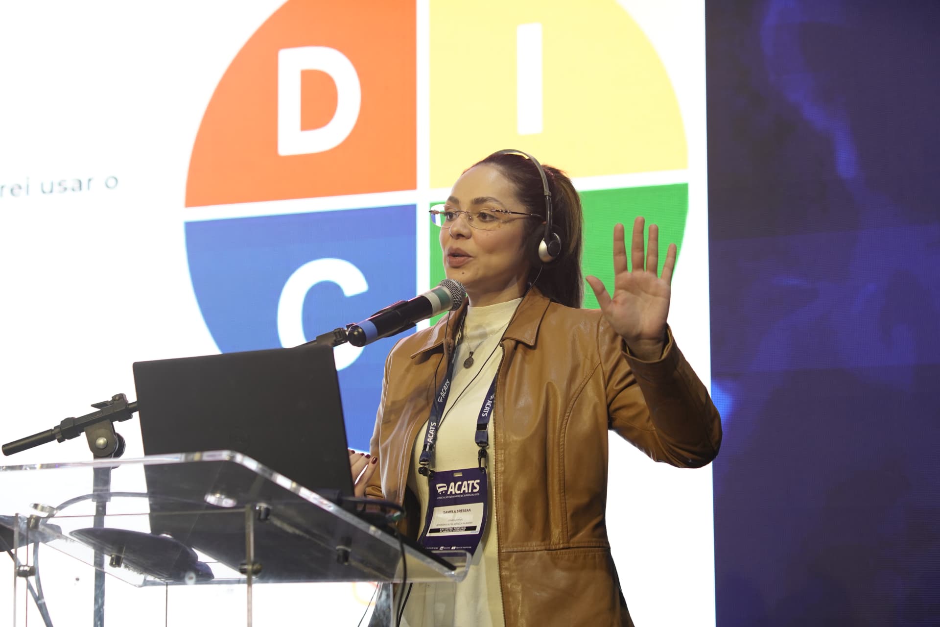 Daniela Bressan palestrando